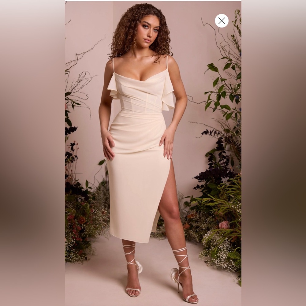 OH POLLY

Corset Pleated Midaxi Dress 

Ivory

SIZE US 6 

NEW WITH TAGS